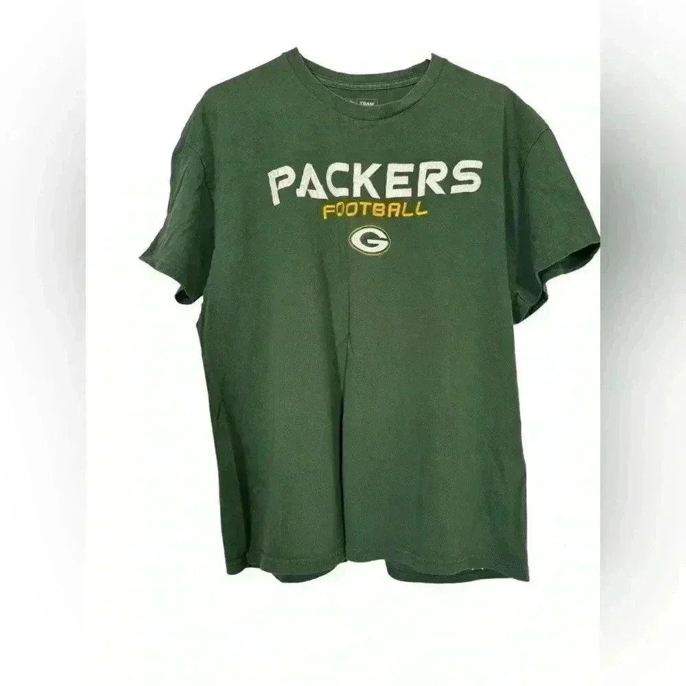 NFL Team Apparel Men's Green Bay Packers Embroidered T-Shirt Large Green Logo